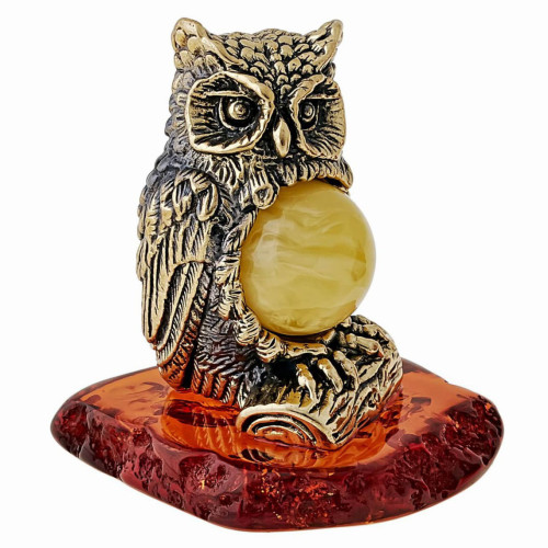 Фигурка из бронзы и янтаря "Птица Филин на пне с шаром" №1303K