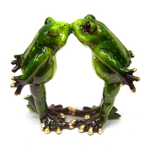 Фигурка из полистоуна "Лягушки целуются" №YX5134