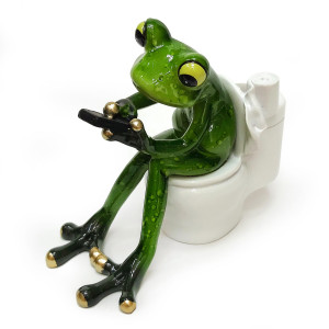 Фигурка из полистоуна "Лягушка с телефоном на унитазе" №YX6025