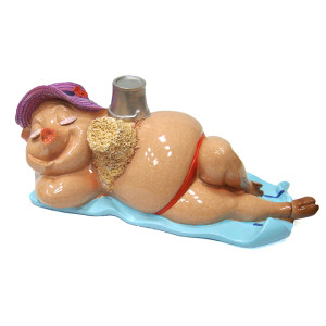 Фигурка из полистоуна "Свинка" загорает №YX71007