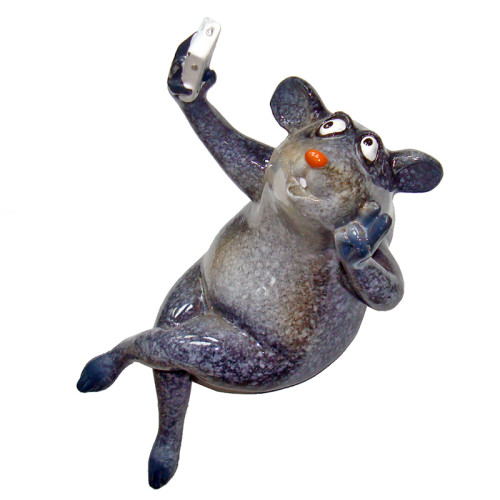 Фигурка из полистоуна "Мышка селфи" №YX71075