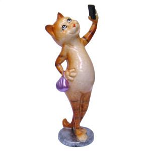 Фигурка из полистоуна "Кошка делает селфи" №YX81007