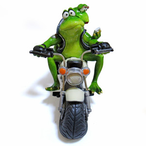Фигурка из полистоуна "Лягушка пара на мотоцикле" №YX89004
