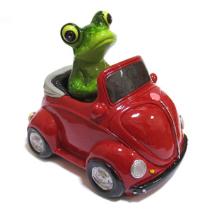 Фигурка из полистоуна "Лягушка в красной машине" №YX99044