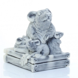 Фигурка из мраморной крошки "Крыса с крысятами" №J434