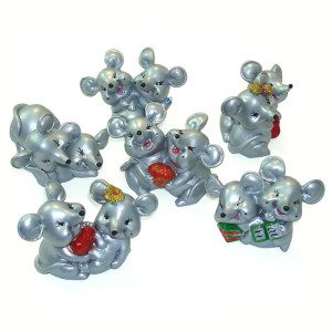 Фигурка из пластика "Мыши" №6610303