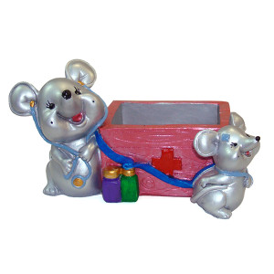 Фигурка-пепельница из пластика "Мыши врачи" №6690501D