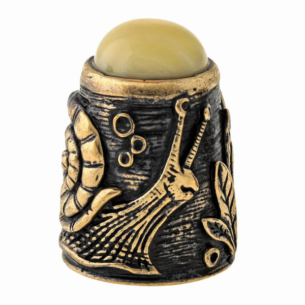 Наперсток из бронзы и янтаря "Улитка с кабошоном" №1486B Наперсток из бронзы и янтаря "Улитка с кабошоном" №1486B