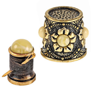 Наперсток из бронзы и янтаря "Ажурный с катушкой" №1904-3B