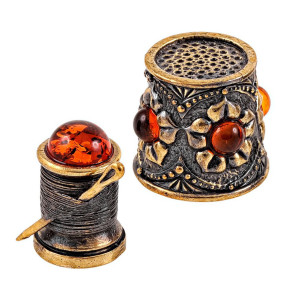 Наперсток из бронзы и янтаря "Ажурный с катушкой" №1904-3K