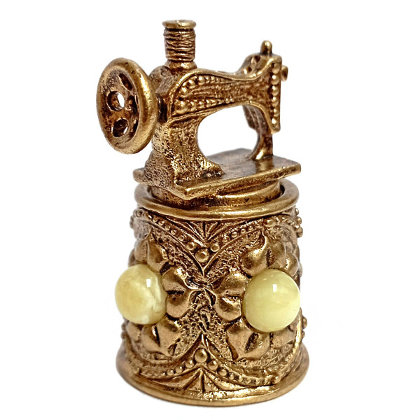 Наперсток из бронзы и янтаря "Ажурный с швейной машинкой" №JN17-19041B Наперсток из бронзы и янтаря "Ажурный с швейной машинкой" №JN17-19041B