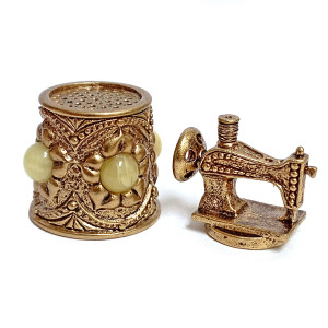 Наперсток из бронзы и янтаря "Ажурный с швейной машинкой" №JN17-19041B