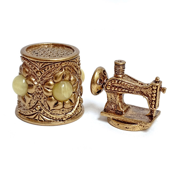 Наперсток из бронзы и янтаря "Ажурный с швейной машинкой" №JN17-19041B