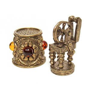 Наперсток из бронзы и янтаря "Ажурный с веретеном" №JN18-19044K
