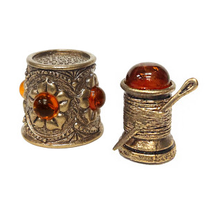 Наперсток из бронзы и янтаря "Ажурный с катушкой" №JN22-19043K