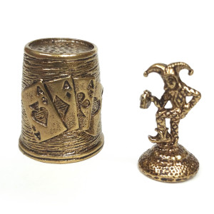 Наперсток из бронзы и янтаря "Джокер" №JN1-1752