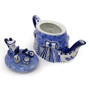 Чайник сувенирный Гжель "Стол" №T065